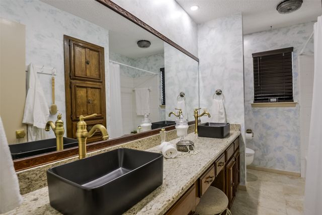 701 Del Mar Lane, Arlington, TX 76012