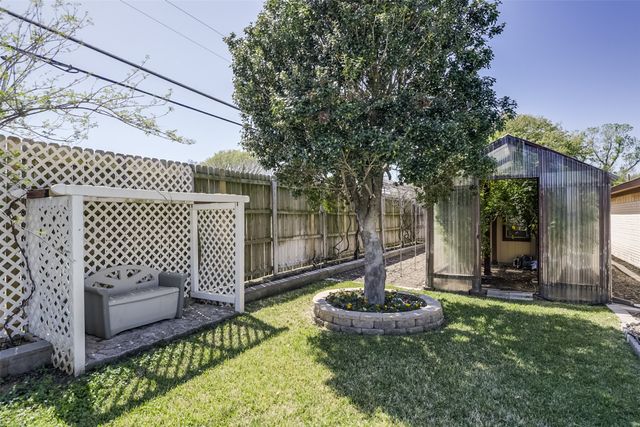 701 Del Mar Lane, Arlington, TX 76012