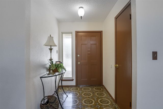 701 Del Mar Lane, Arlington, TX 76012