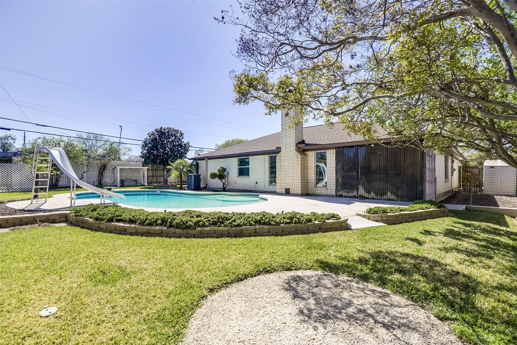 701 Del Mar Lane, Arlington, TX 76012