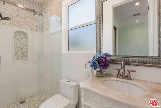 1433 Livonia Avenue, Los Angeles, CA 90035