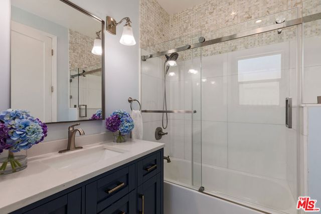 1433 Livonia Avenue, Los Angeles, CA 90035