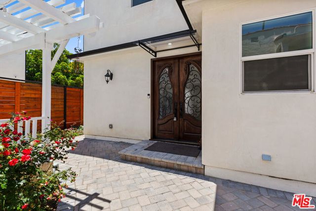 1433 Livonia Avenue, Los Angeles, CA 90035
