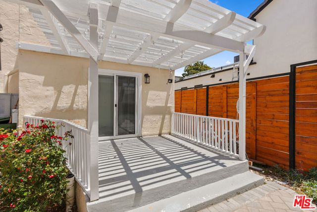 1433 Livonia Avenue, Los Angeles, CA 90035