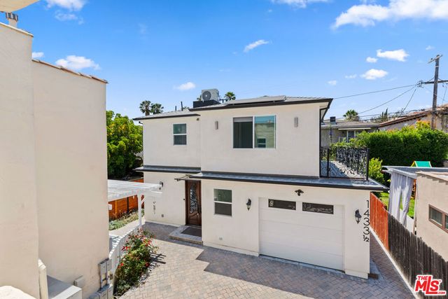 1433 Livonia Avenue, Los Angeles, CA 90035