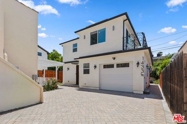 1433 Livonia Avenue, Los Angeles, CA 90035