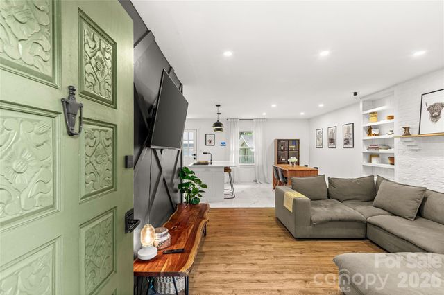 3900 Dunwoody Drive, Charlotte, NC 28215