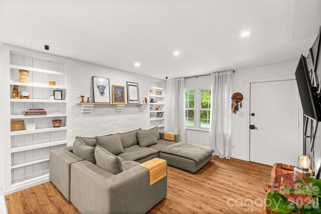 3900 Dunwoody Drive, Charlotte, NC 28215