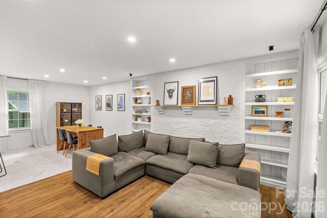3900 Dunwoody Drive, Charlotte, NC 28215
