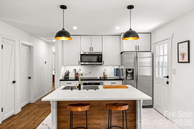 3900 Dunwoody Drive, Charlotte, NC 28215