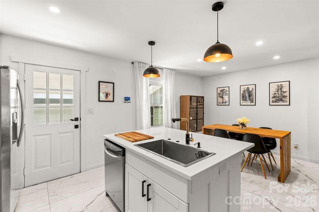 3900 Dunwoody Drive, Charlotte, NC 28215