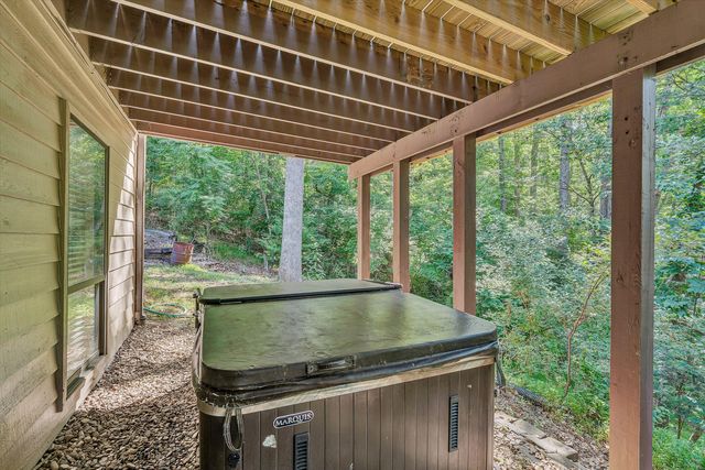 400 W Beaver Dam CT, Goodview, VA 24095
