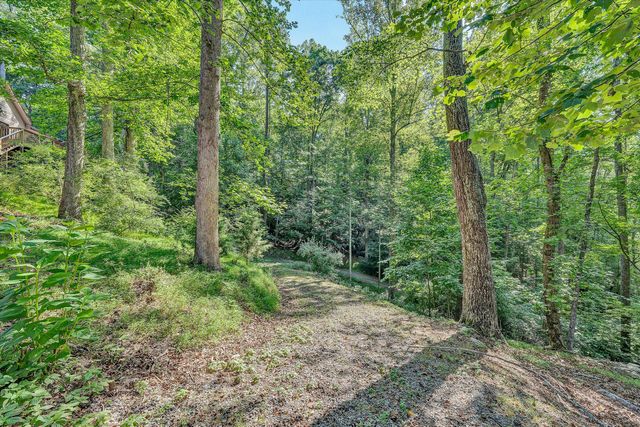 400 W Beaver Dam CT, Goodview, VA 24095