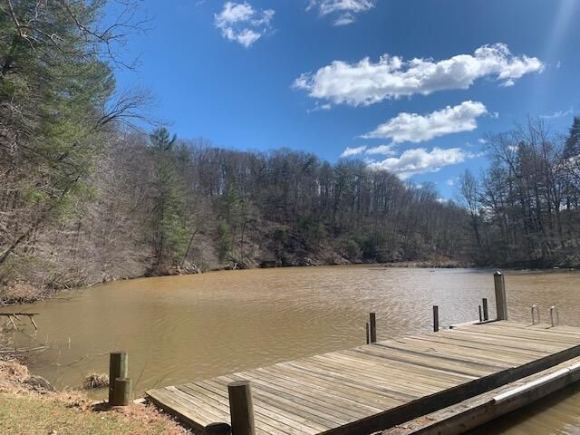 400 W Beaver Dam CT, Goodview, VA 24095