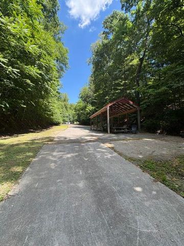 400 W Beaver Dam CT, Goodview, VA 24095