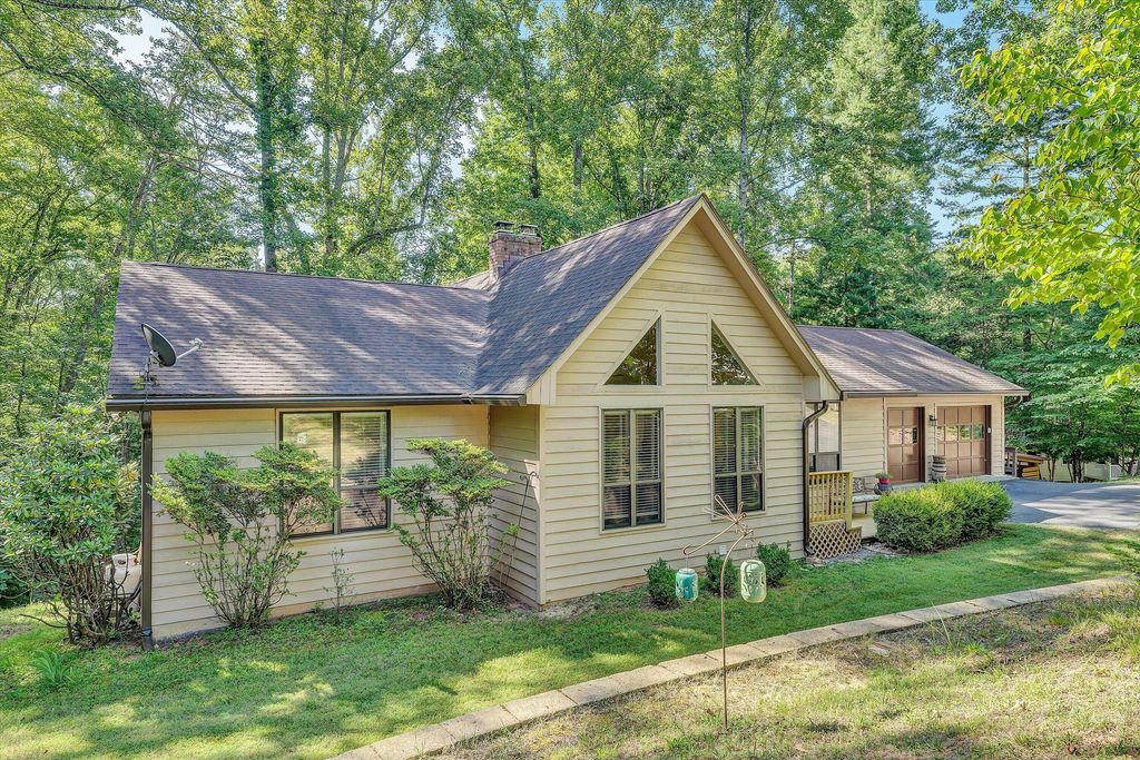 400 W Beaver Dam CT, Goodview, VA 24095