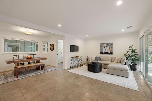 627 Marina Cir, Davis, CA 95616