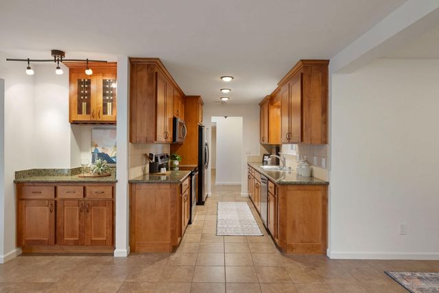 627 Marina Cir, Davis, CA 95616