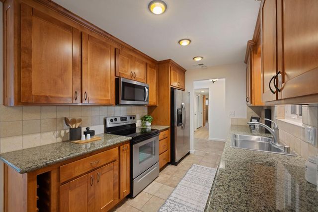 627 Marina Cir, Davis, CA 95616