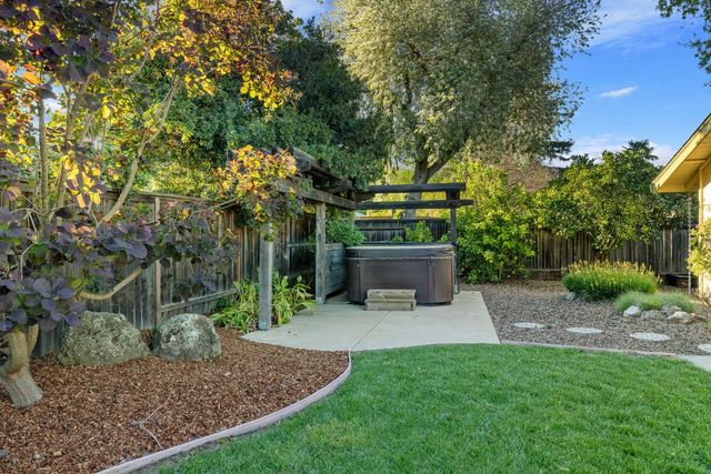 627 Marina Cir, Davis, CA 95616