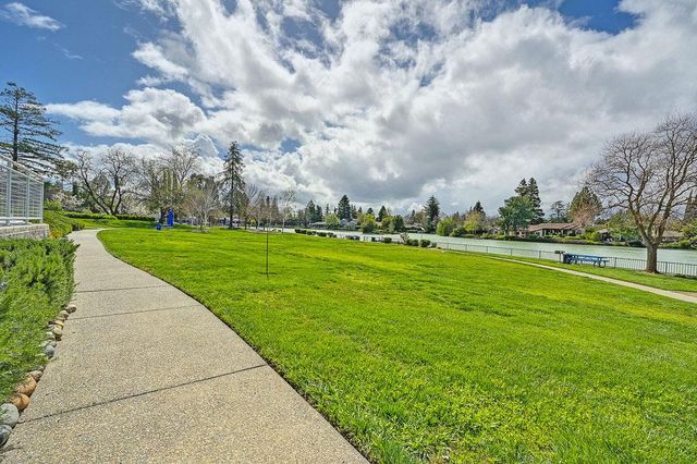 627 Marina Cir, Davis, CA 95616