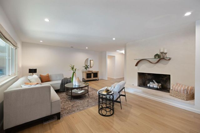 627 Marina Cir, Davis, CA 95616