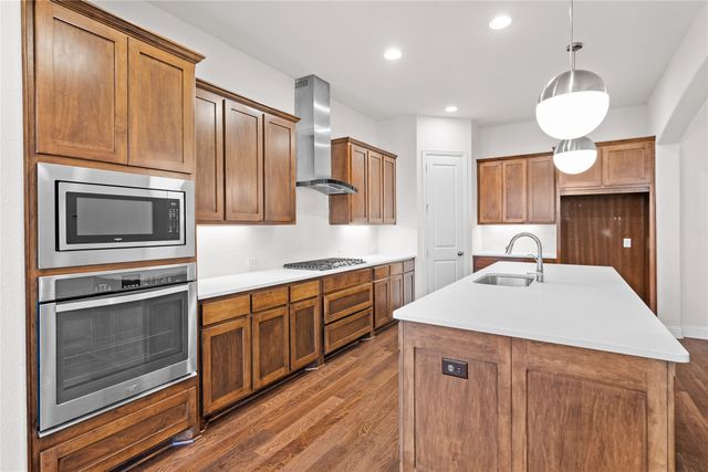 121 Erling Lane, Irving, TX 75039