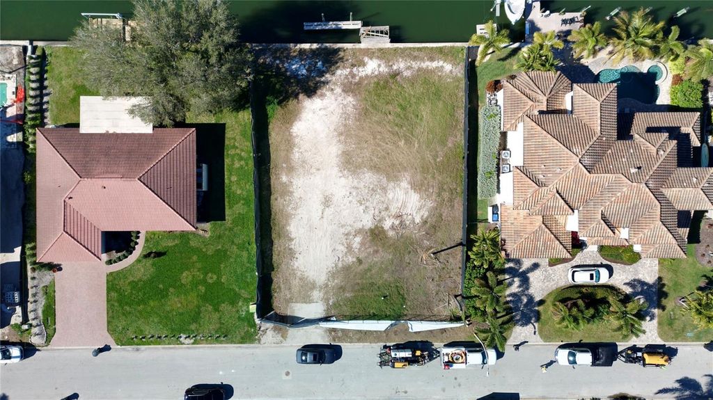 2019 ILLINOIS AVENUE NE, St Petersburg, FL 33703