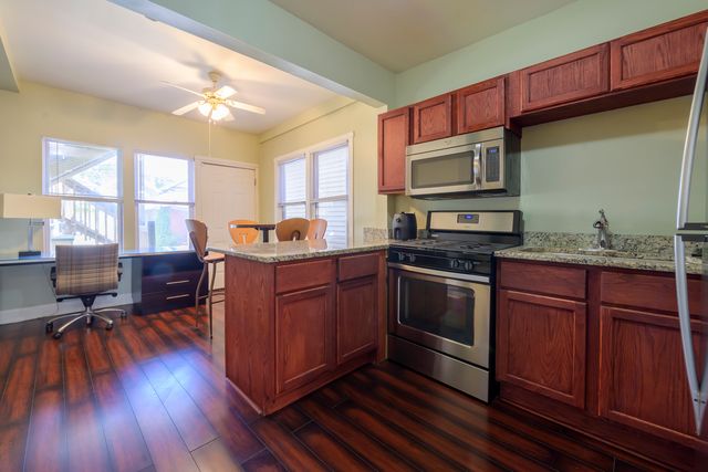 2436 W Fillmore Street, Chicago, IL 60612