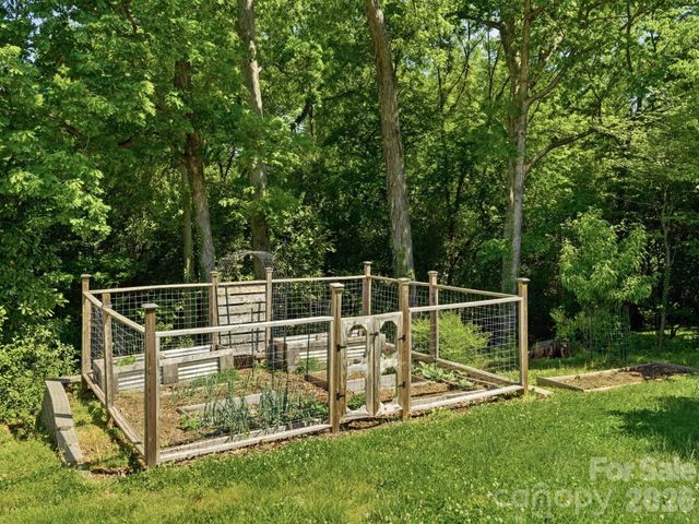 7401 Woodstream Drive, Charlotte, NC 28210