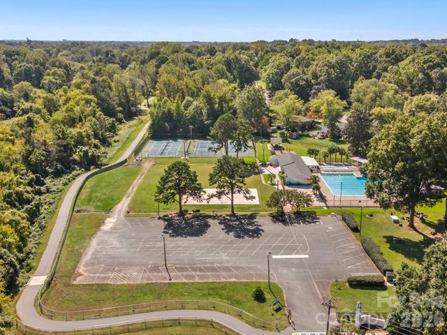 7401 Woodstream Drive, Charlotte, NC 28210