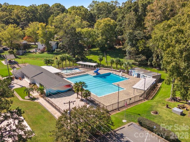 7401 Woodstream Drive, Charlotte, NC 28210