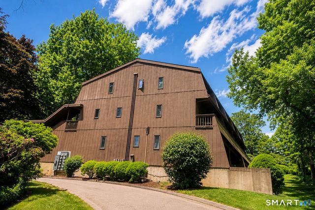 185 Knapps Highway 185, Fairfield, CT 06825