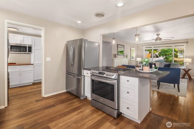 14333 165th Place SE, Renton, WA 98059