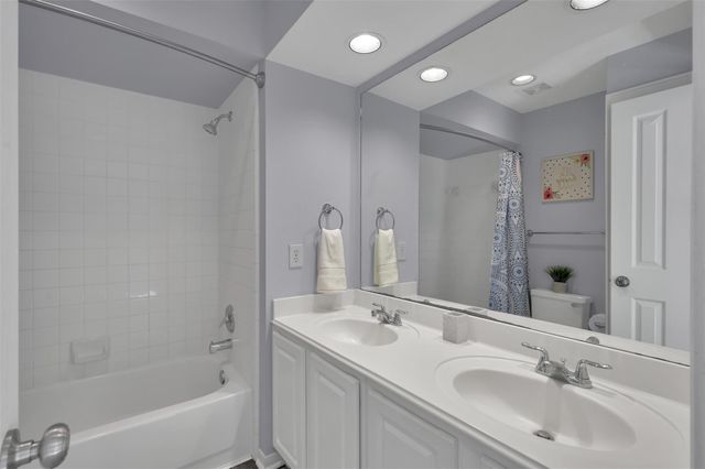 59 E Autumn Branch Circle, The Woodlands, TX 77382