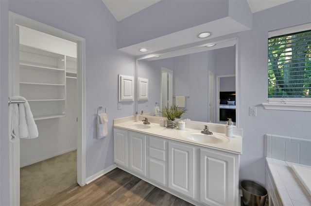 59 E Autumn Branch Circle, The Woodlands, TX 77382