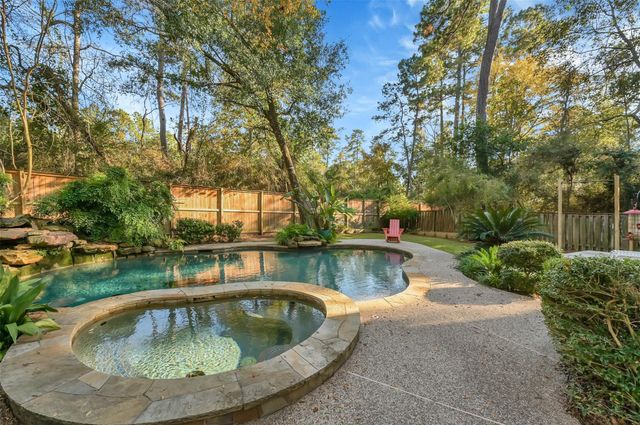 59 E Autumn Branch Circle, The Woodlands, TX 77382