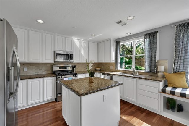 59 E Autumn Branch Circle, The Woodlands, TX 77382