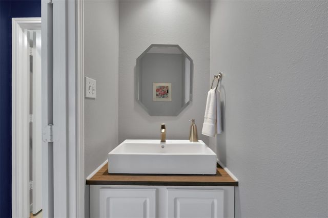 59 E Autumn Branch Circle, The Woodlands, TX 77382