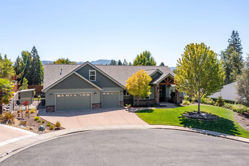 119 NW Caddis Place, Grants Pass, OR 97527