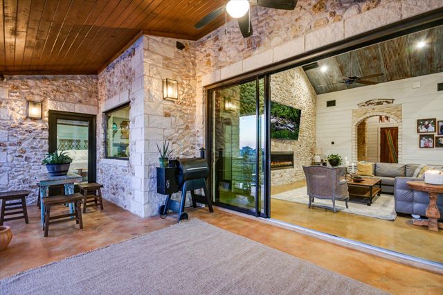 112 CLEARWATER DR, Kingsland, TX 78639