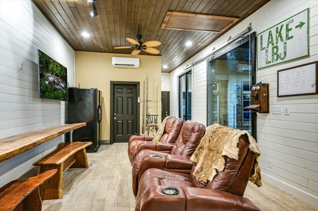 112 CLEARWATER DR, Kingsland, TX 78639