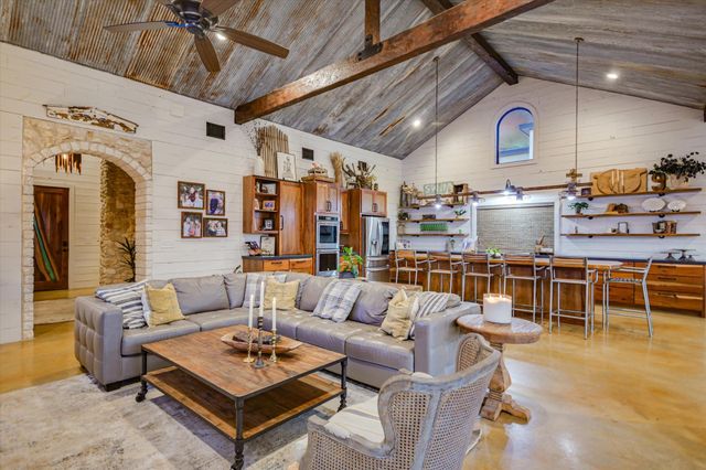 112 CLEARWATER DR, Kingsland, TX 78639