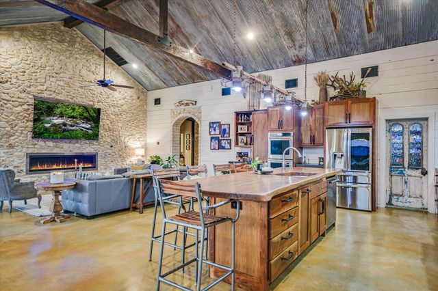 112 CLEARWATER DR, Kingsland, TX 78639