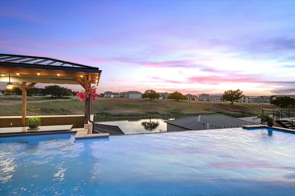 112 CLEARWATER DR, Kingsland, TX 78639