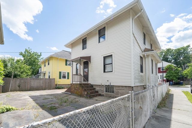 46 Park St, New Bedford, MA 02740