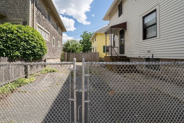 46 Park St, New Bedford, MA 02740