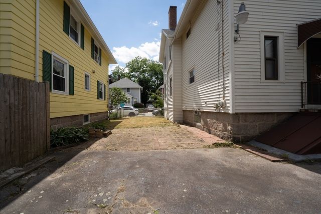 46 Park St, New Bedford, MA 02740