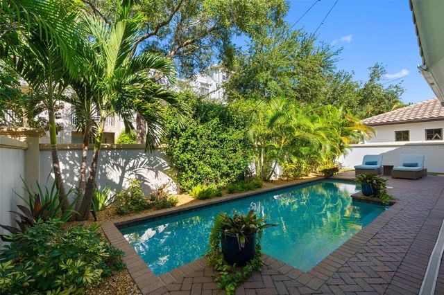 6054 YEATS MANOR DRIVE, Tampa, FL 33616