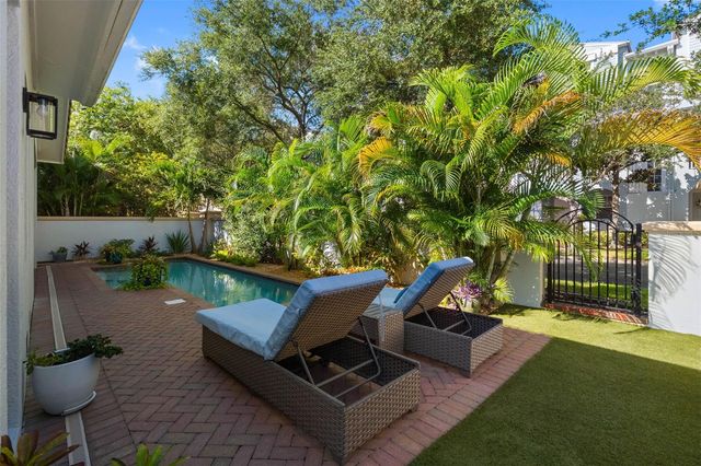6054 YEATS MANOR DRIVE, Tampa, FL 33616
